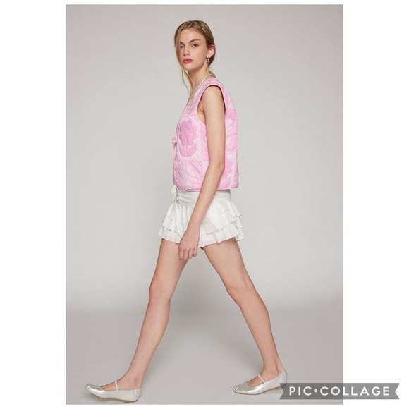 UO Kimichi Blue Pink Floral Quilted Liner  Vest Size Medium - Picture 2 of 13